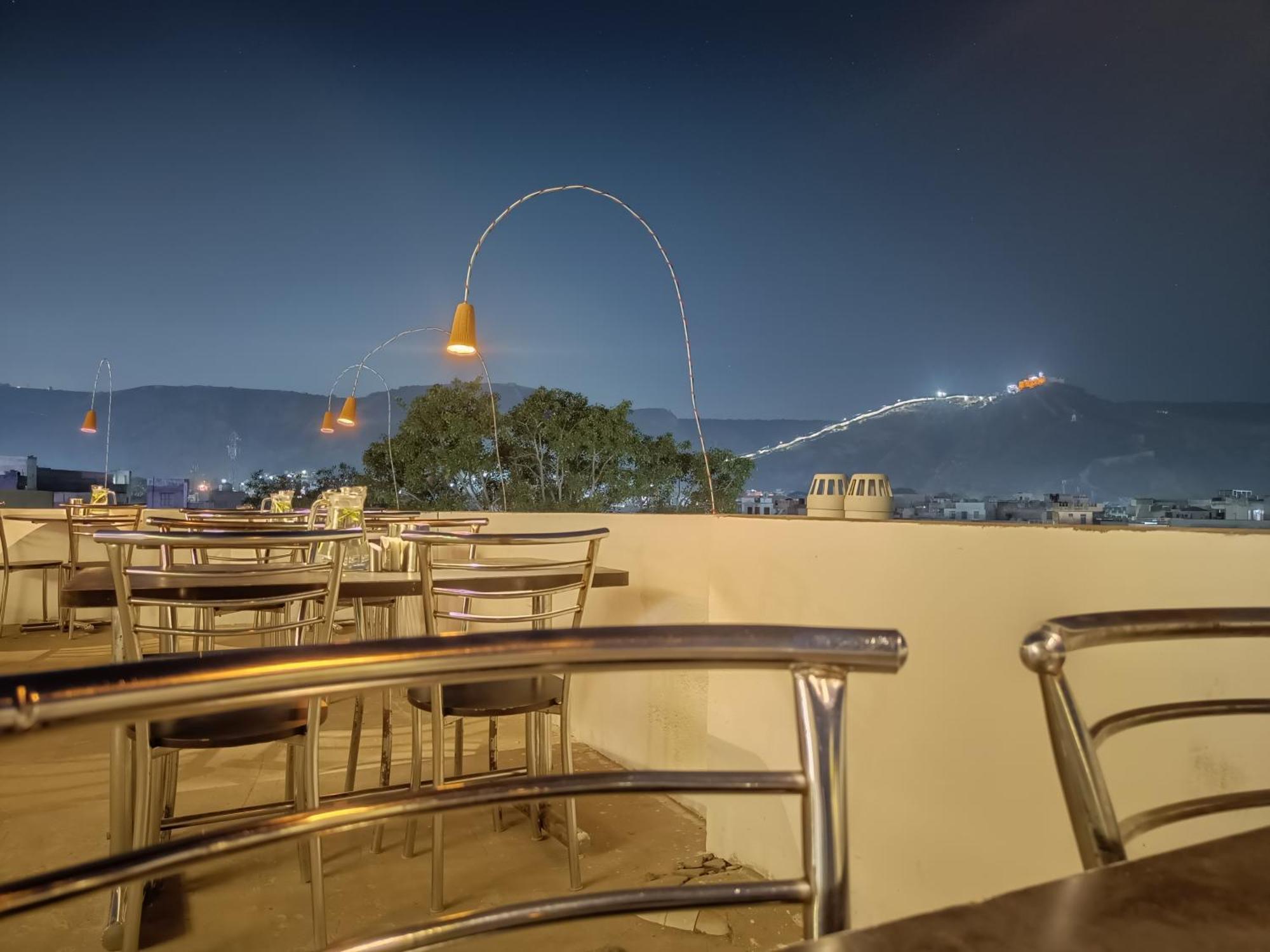 Chillout - A Boutique Hotel & Rooftop Restaurant Jaipur Ngoại thất bức ảnh